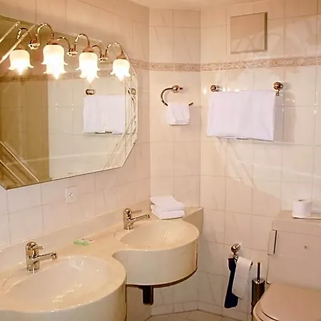 Du Pont Hotel 3*