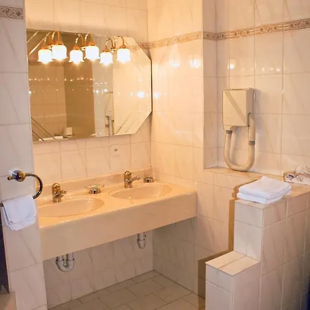 Hotel Du Pont 3*