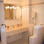 Hotel Du Pont 3*